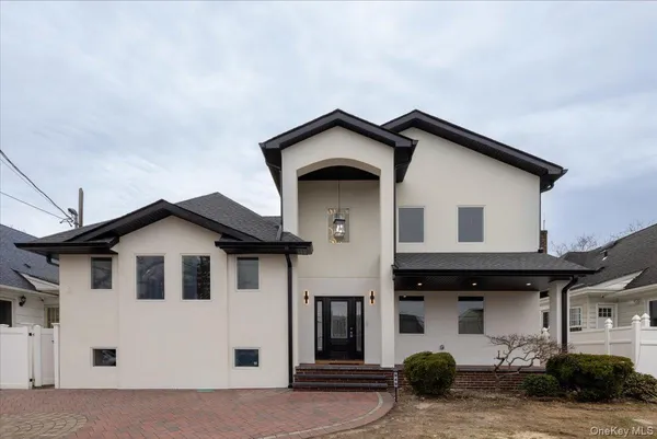 a black and white photo of a white building