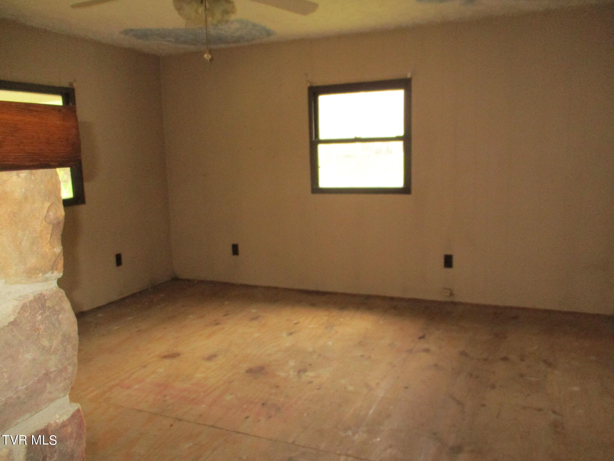 17544 Phillips Road Bristol, VA 24202 - Photo 5 of 12 IMG_7085