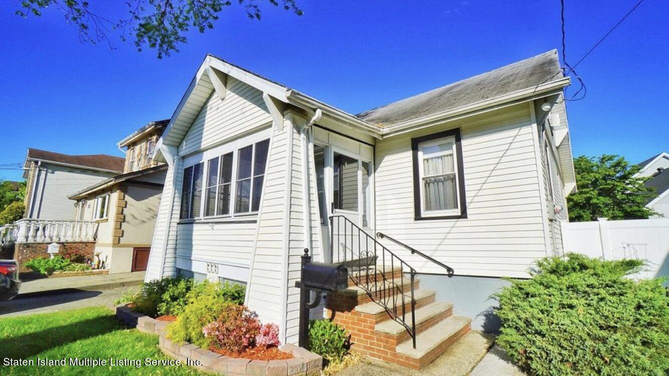 666 Annadale Road Staten Island, NY 10312 - Photo 3 of 30 697FFC9D-ED7B-4ACD-8419-B171F9FAFB10
