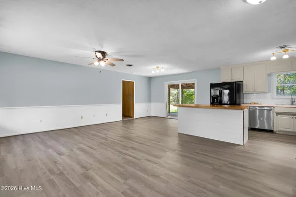 $1,800 | 104 East Larriat Lane, Havelock, NC 28532