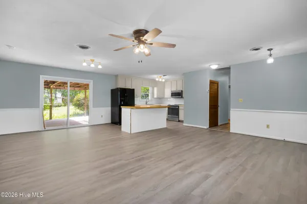 $1,800 | 104 East Larriat Lane, Havelock, NC 28532