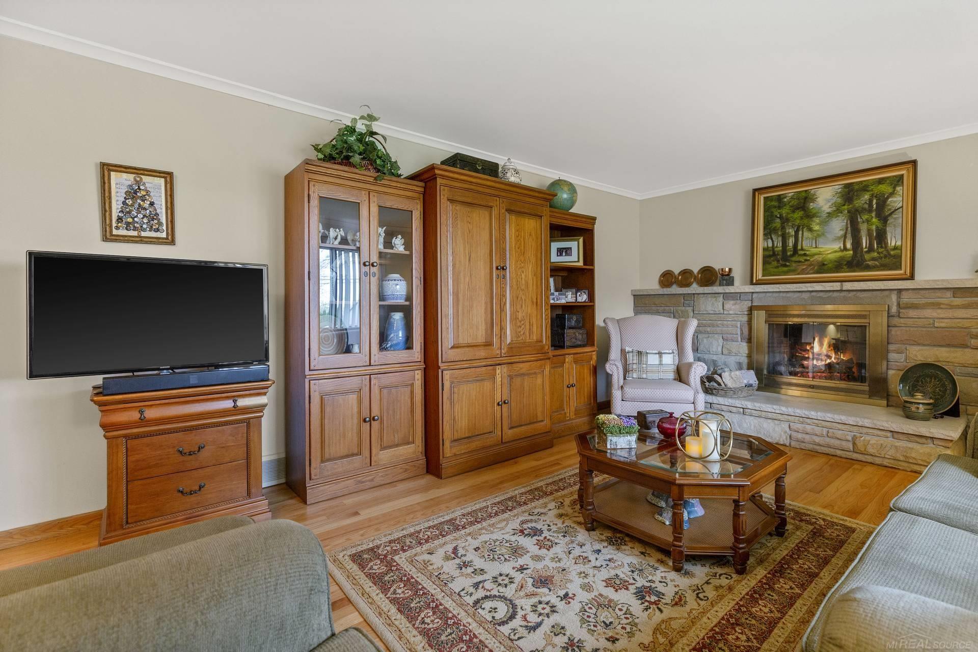29400 Hickey Road New Baltimore, MI 48051 - Photo 6 of 50 50106851-5.JPG