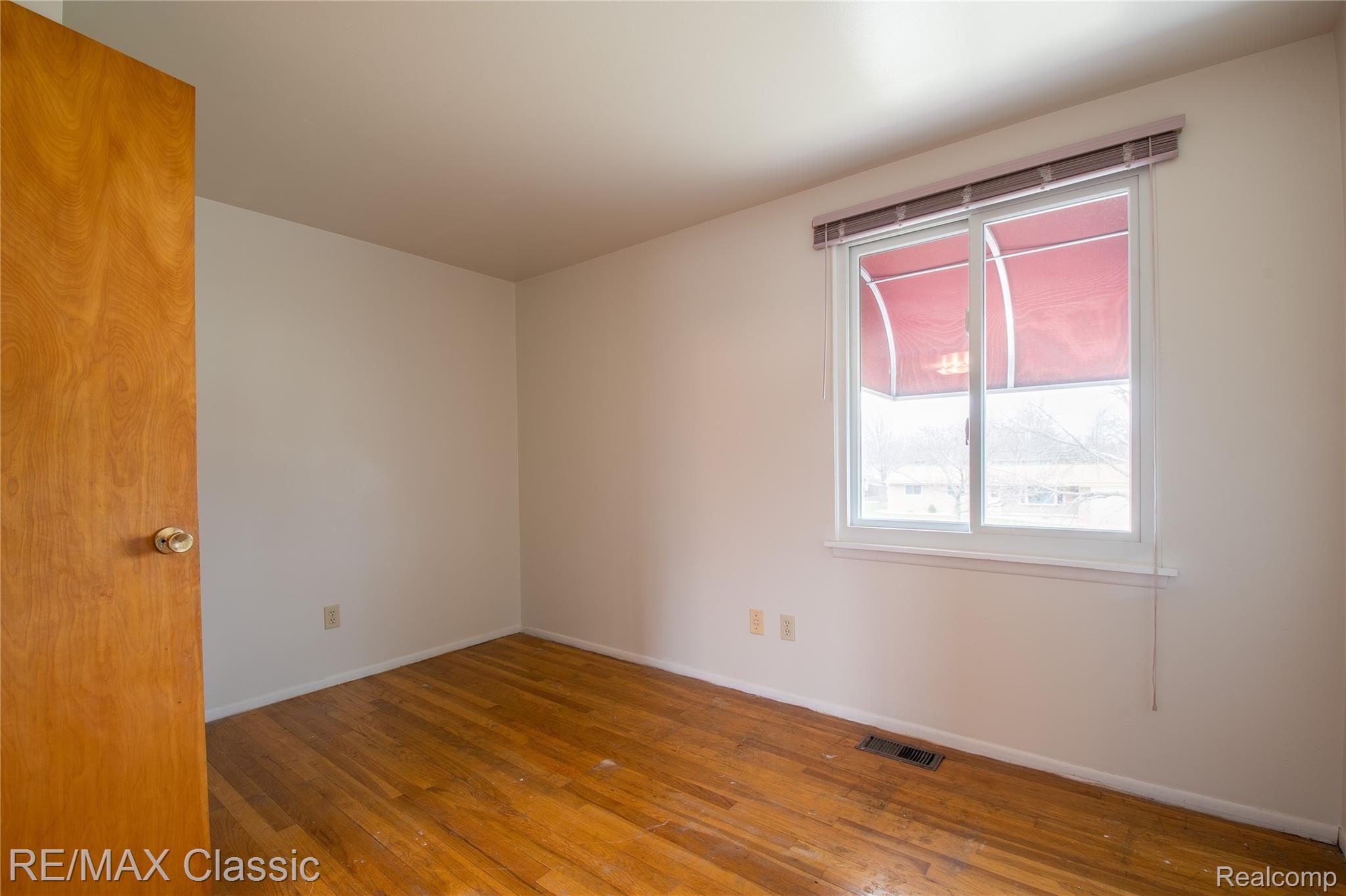 16188 Wayne Road Livonia, MI 48154 - Photo 17 of 22 16188 Wayne Rd REDO10.jpg