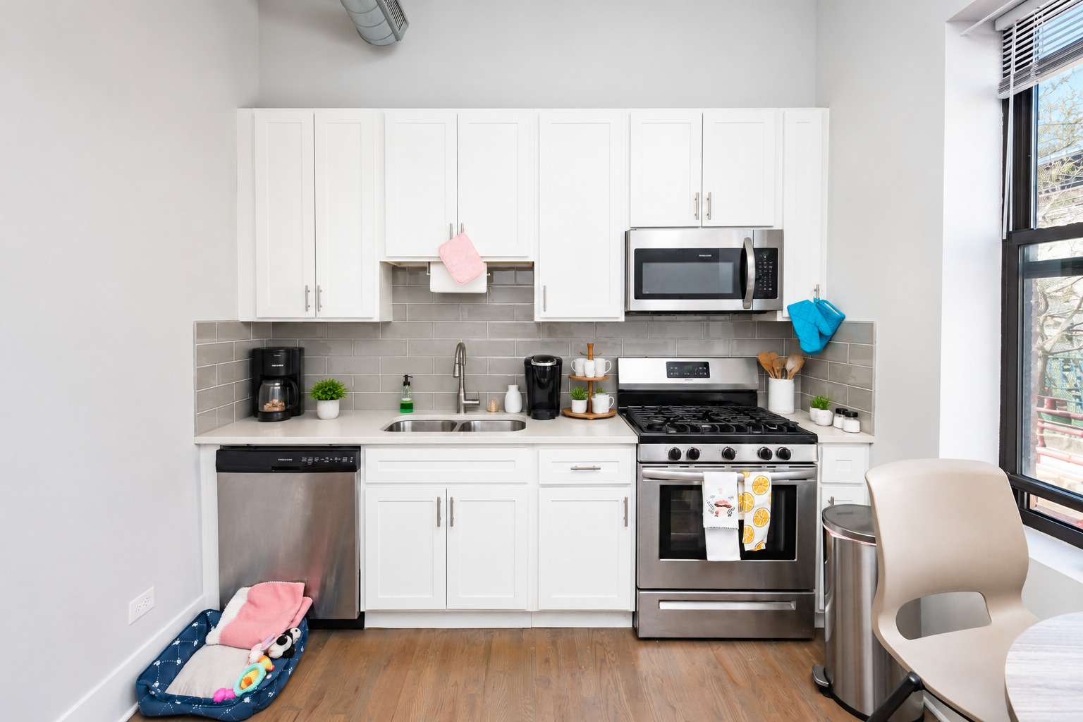1717 South Carpenter Street, Unit 2 Chicago, IL 60608 - Photo 2 of 8