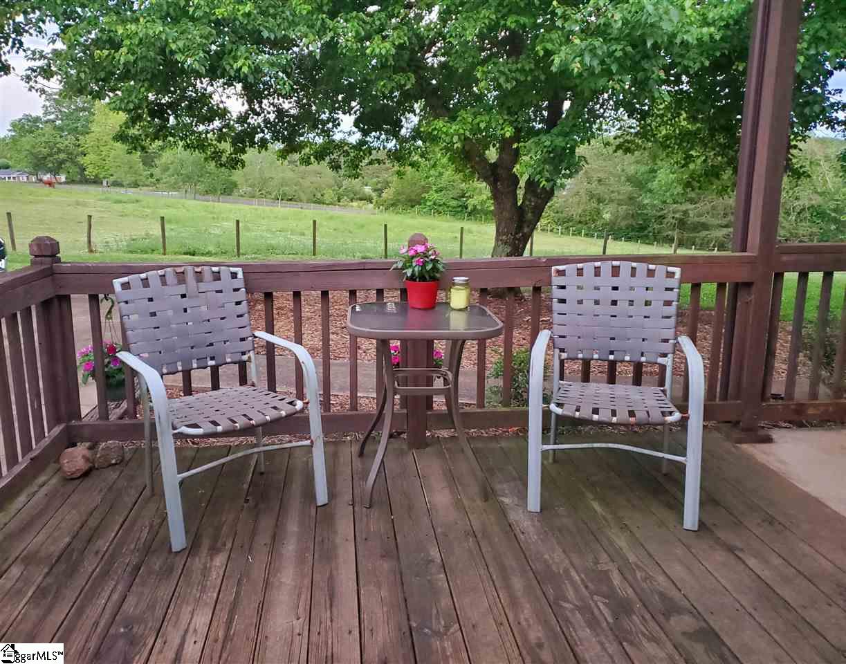 150 Ledbetter Road Travelers Rest, SC 29690 - Photo 5 of 28