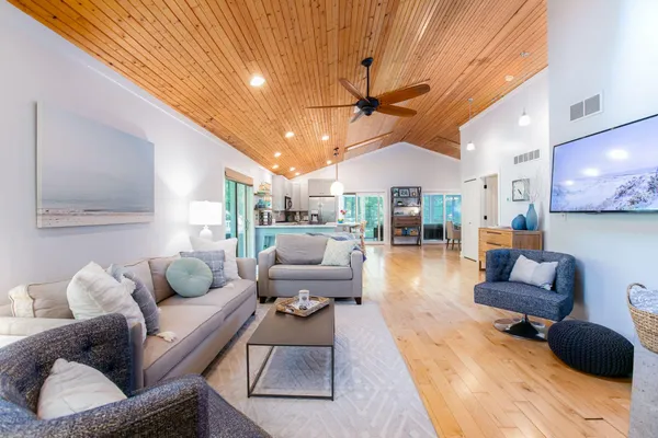 $799,000 | 6010 Migiel Lane, Sawyer, MI 49125