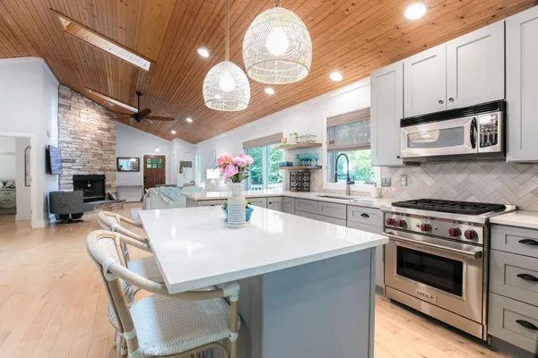 $799,000 | 6010 Migiel Lane, Sawyer, MI 49125