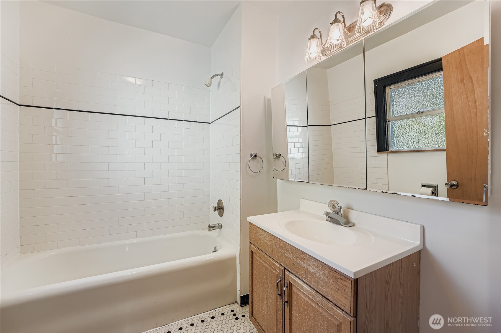 2834 30th Avenue South Seattle, WA 98144 - Photo 13 of 21