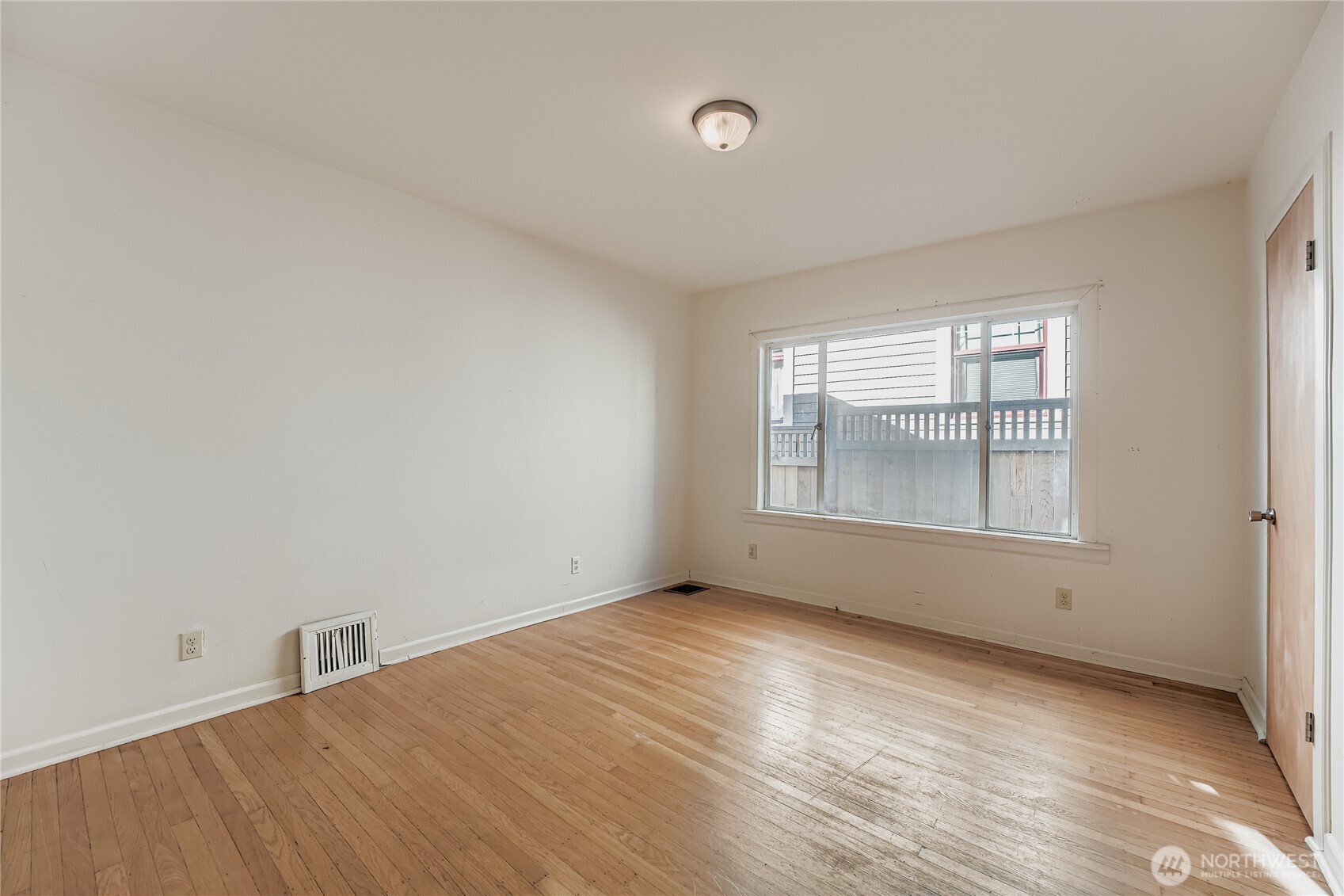 2834 30th Avenue South Seattle, WA 98144 - Photo 15 of 21