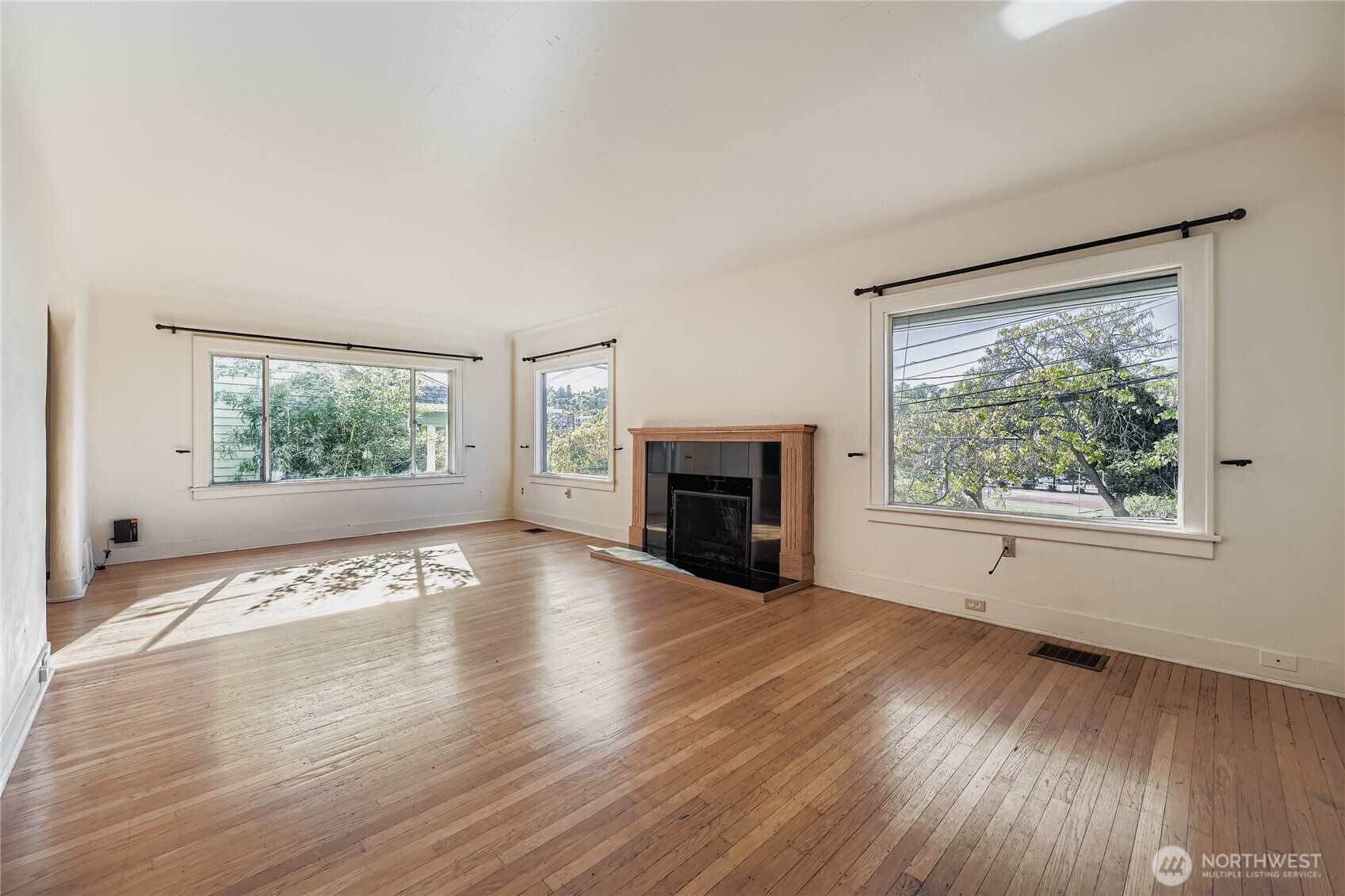 2834 30th Avenue South Seattle, WA 98144 - Photo 4 of 21