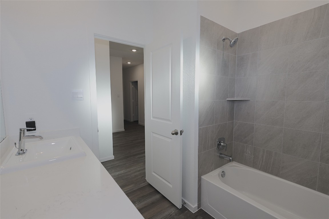 27727 Oasis Rdg Drive Katy, TX 77493 - Photo 14 of 21 Second bathroom