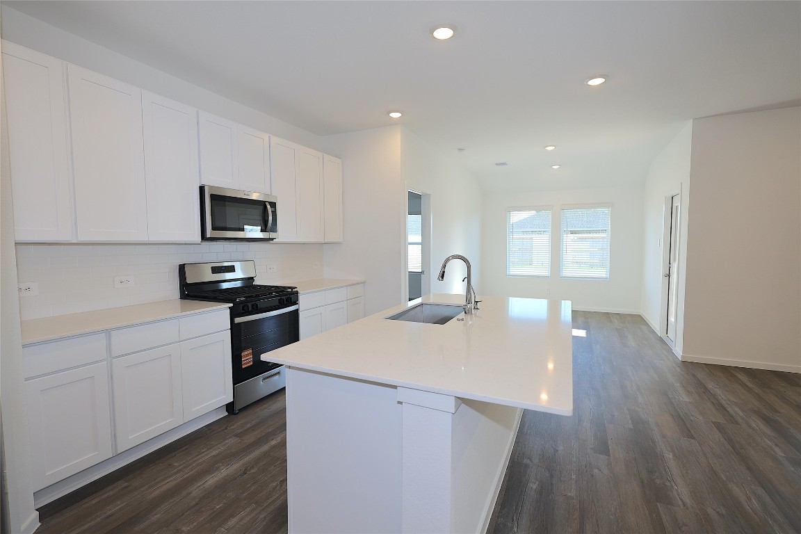 27727 Oasis Rdg Drive Katy, TX 77493 - Photo 7 of 21 Kitchen side view