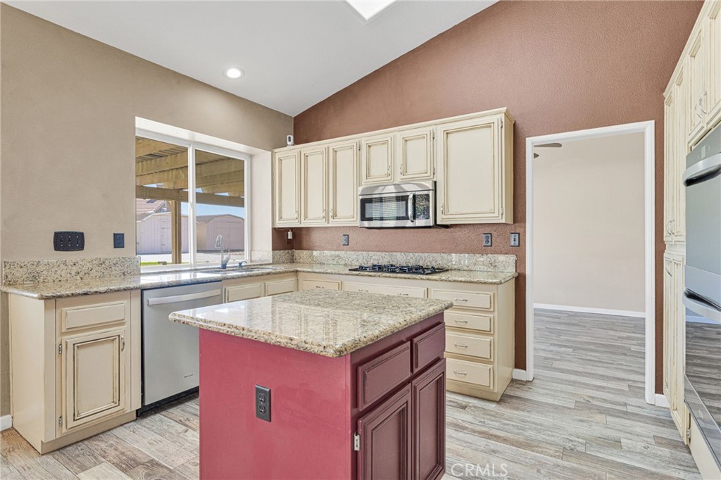 12971 Lompoc Road Apple Valley, CA 92308 - Photo 13 of 44