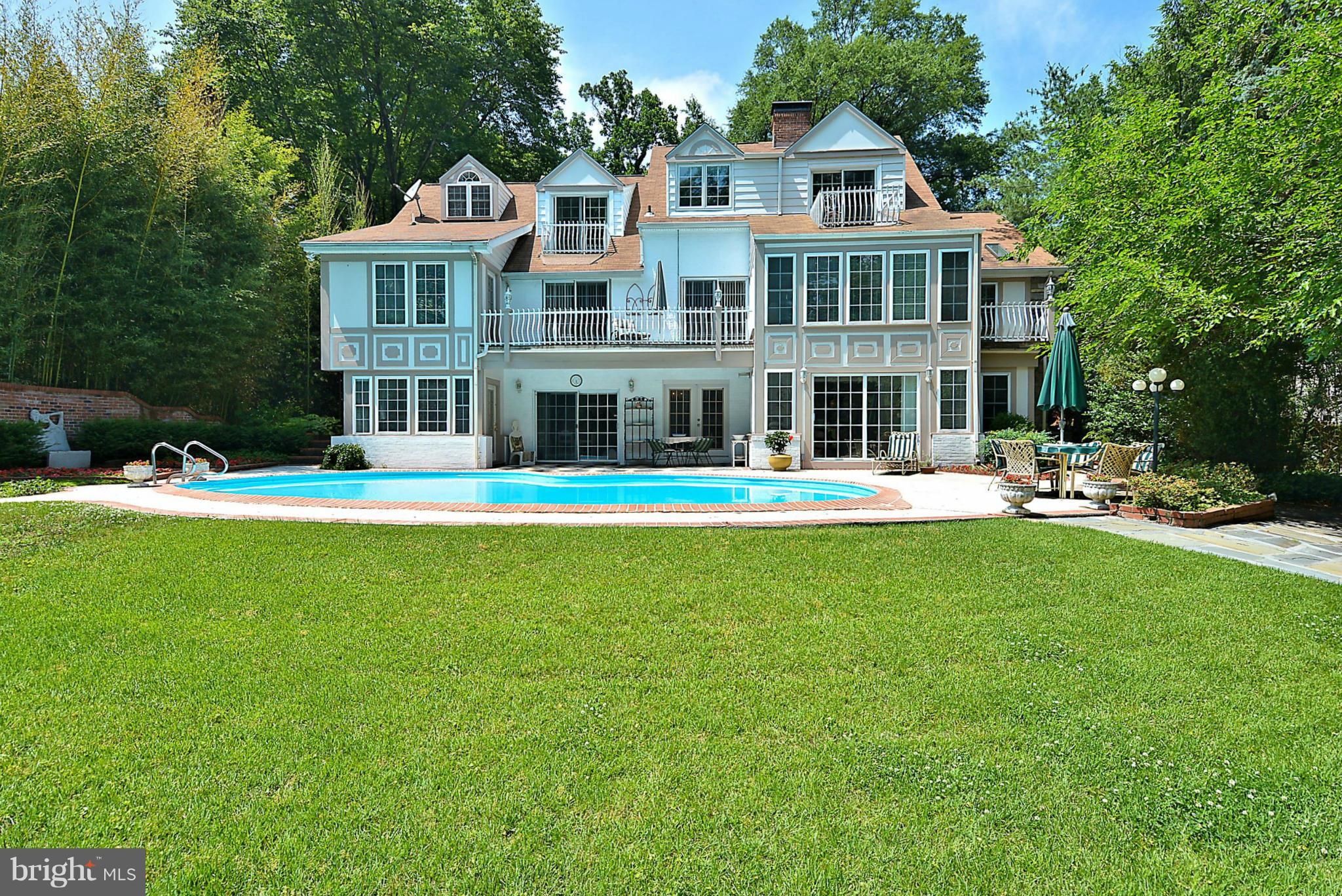 1913 Windsor Road Alexandria, VA 22307 - Photo 1 of 30 Exterior (Rear)