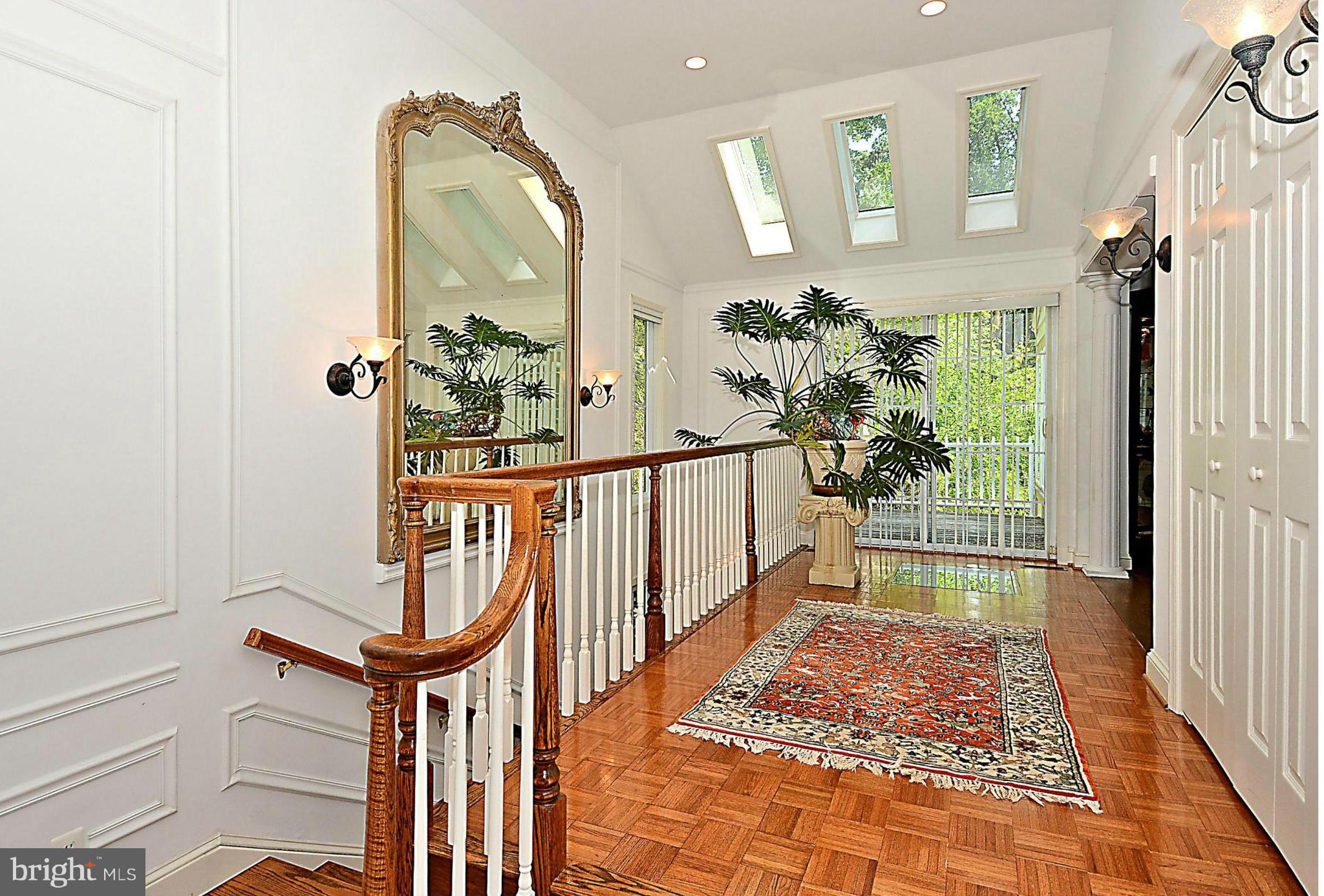 1913 Windsor Road Alexandria, VA 22307 - Photo 2 of 30 Foyer