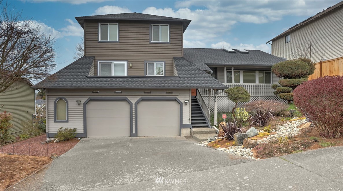215 Powell Avenue Southwest Renton, WA 98057 - Photo 1 of 37