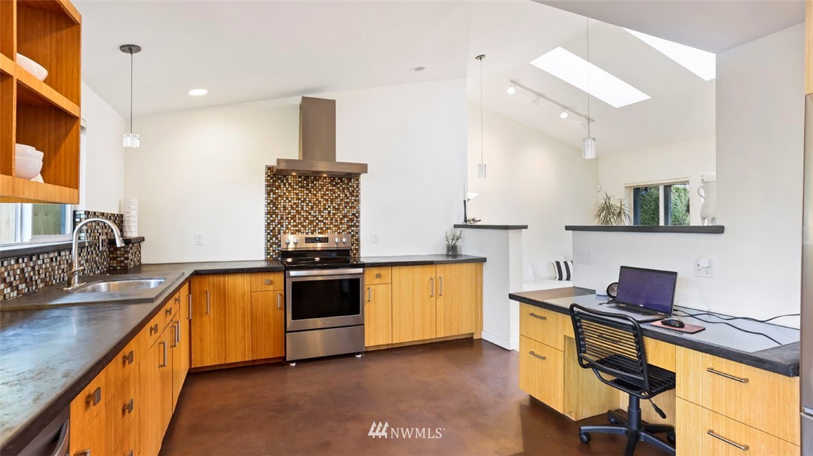 215 Powell Avenue Southwest Renton, WA 98057 - Photo 18 of 37