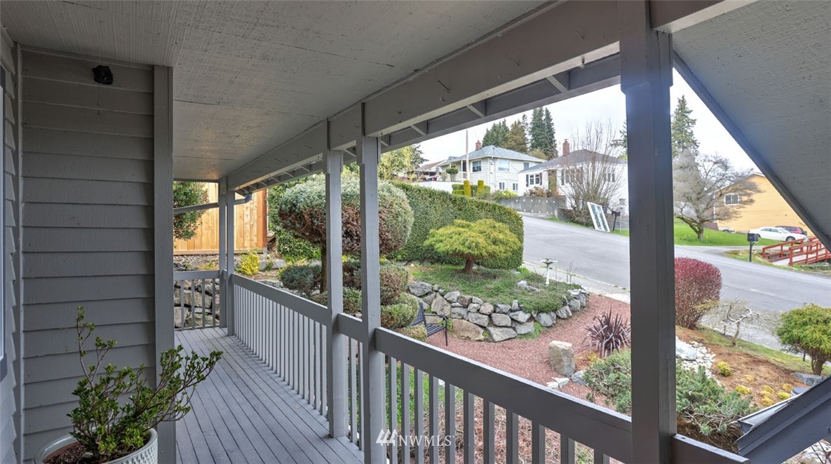 215 Powell Avenue Southwest Renton, WA 98057 - Photo 3 of 37