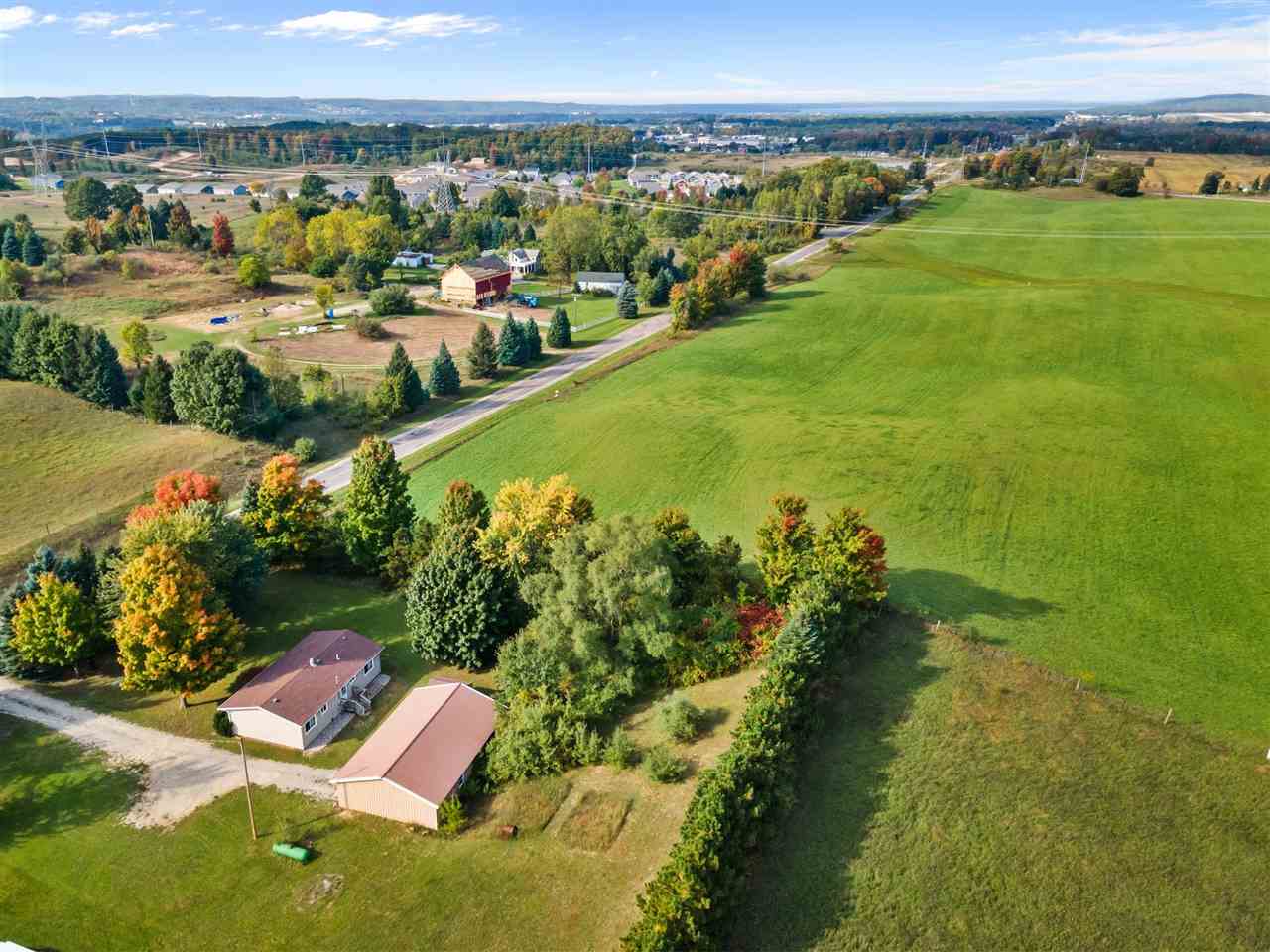 546 North Rusch Road Traverse City, MI 49696 - Photo 33 of 34 1894033-32.JPG