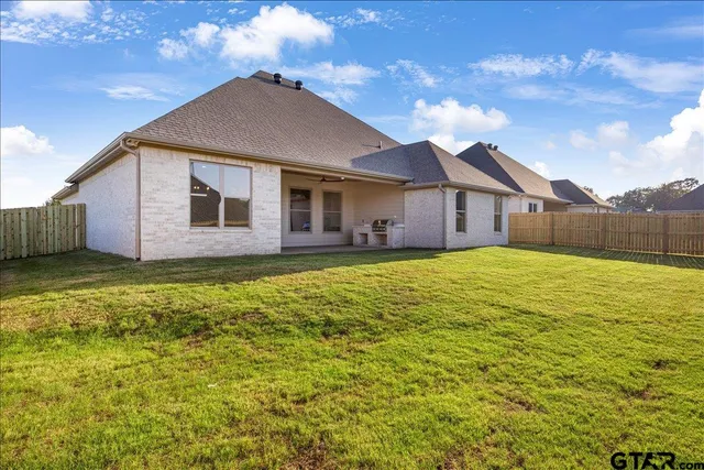 a view of an outdoor space