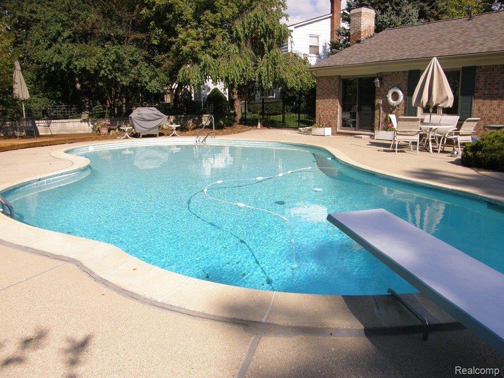 884 Spartan Drive Rochester, MI 48309 - Photo 19 of 20 POOL FACING NORTH
