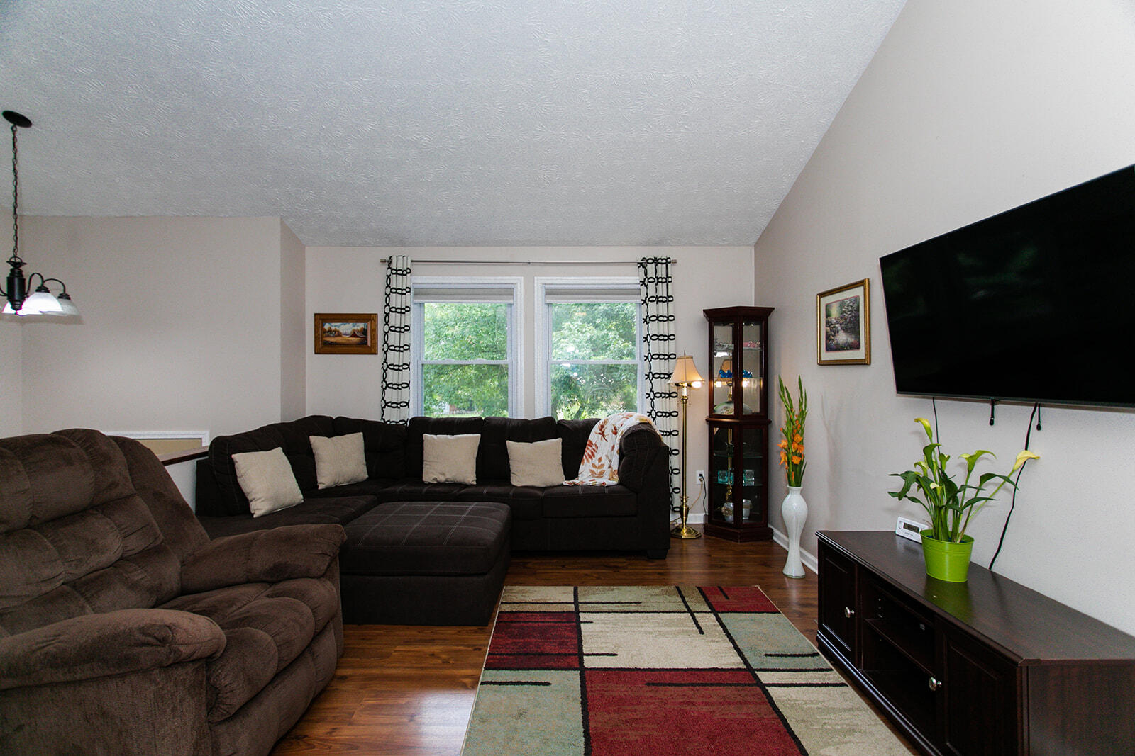 223 Menelaus Road Berea, KY 40403 - Photo 6 of 10 USE Familyroom with TV