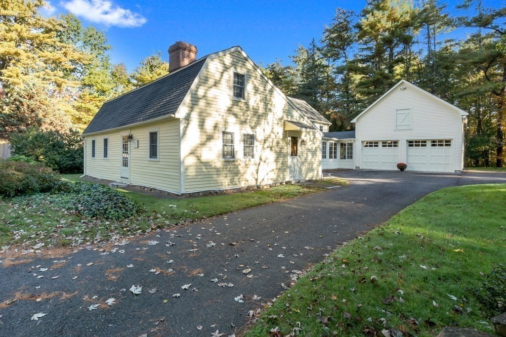 11 Boxford Road Topsfield, MA 01983 - Photo 1 of 34 a view of front of a house with a yard