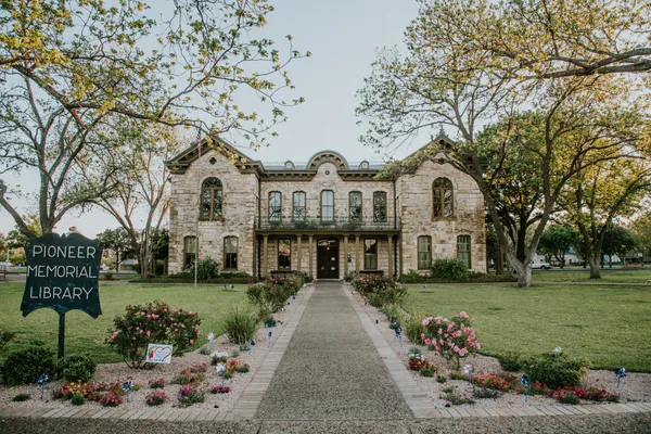 $3,195 | 646 Grace Lane, Fredericksburg, TX 78624