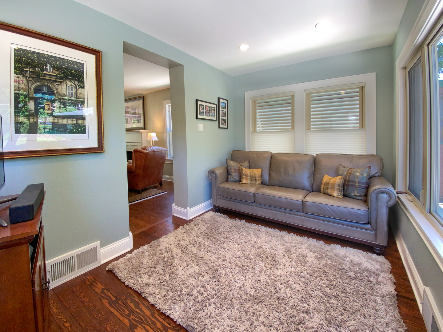 466 Kent Road Riverside, IL 60546 - Photo 8 of 24