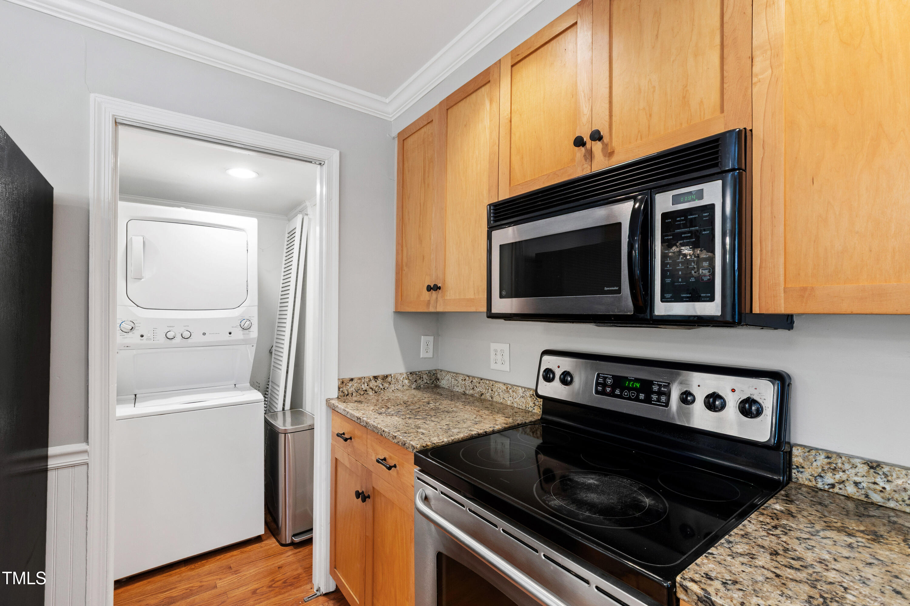 409 Smith Avenue, Unit 102 Chapel Hill, NC 27516 - Photo 13 of 35 a kitchen with a stove and a microwave