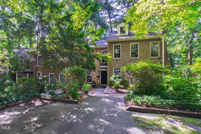 $350,000 | 409 Smith Avenue, Unit 102, Chapel Hill, NC 27516