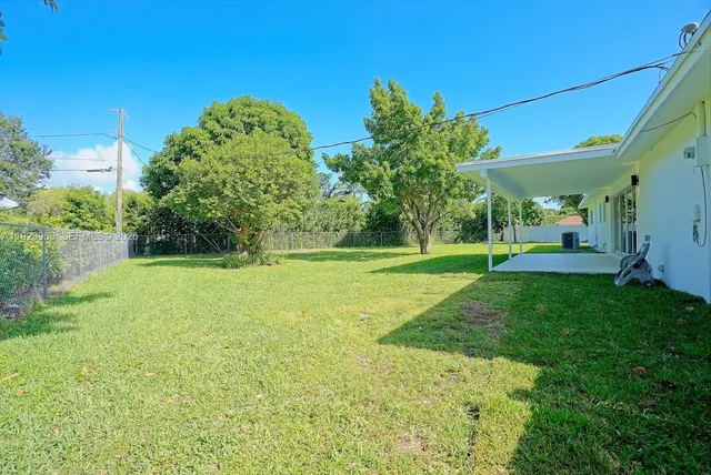 a view of a house with a big yard