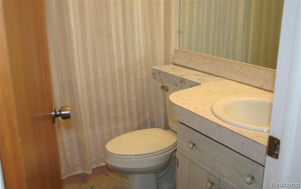 29482 Hoover Road Warren, MI 48093 - Photo 10 of 11
