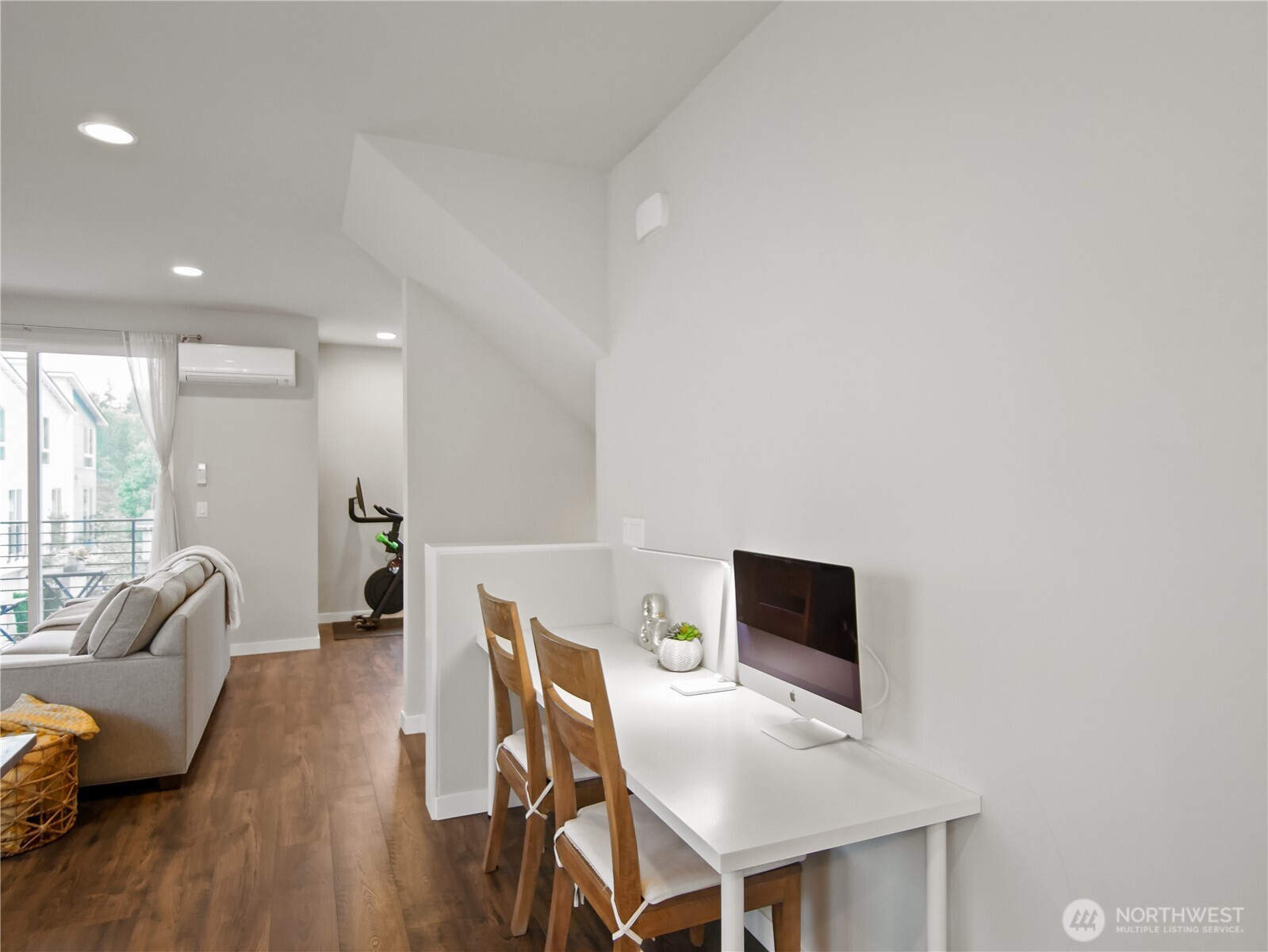 8545 22nd Place Northeast Seattle, WA 98115 - Photo 12 of 38