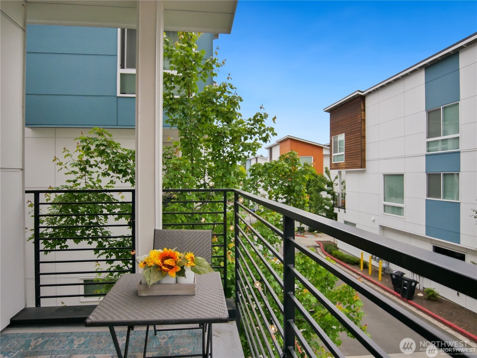 8545 22nd Place Northeast Seattle, WA 98115 - Photo 16 of 38