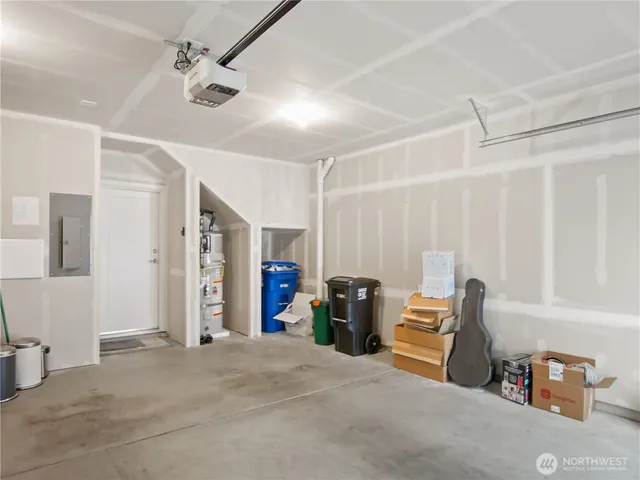 a view of livingroom with furniture