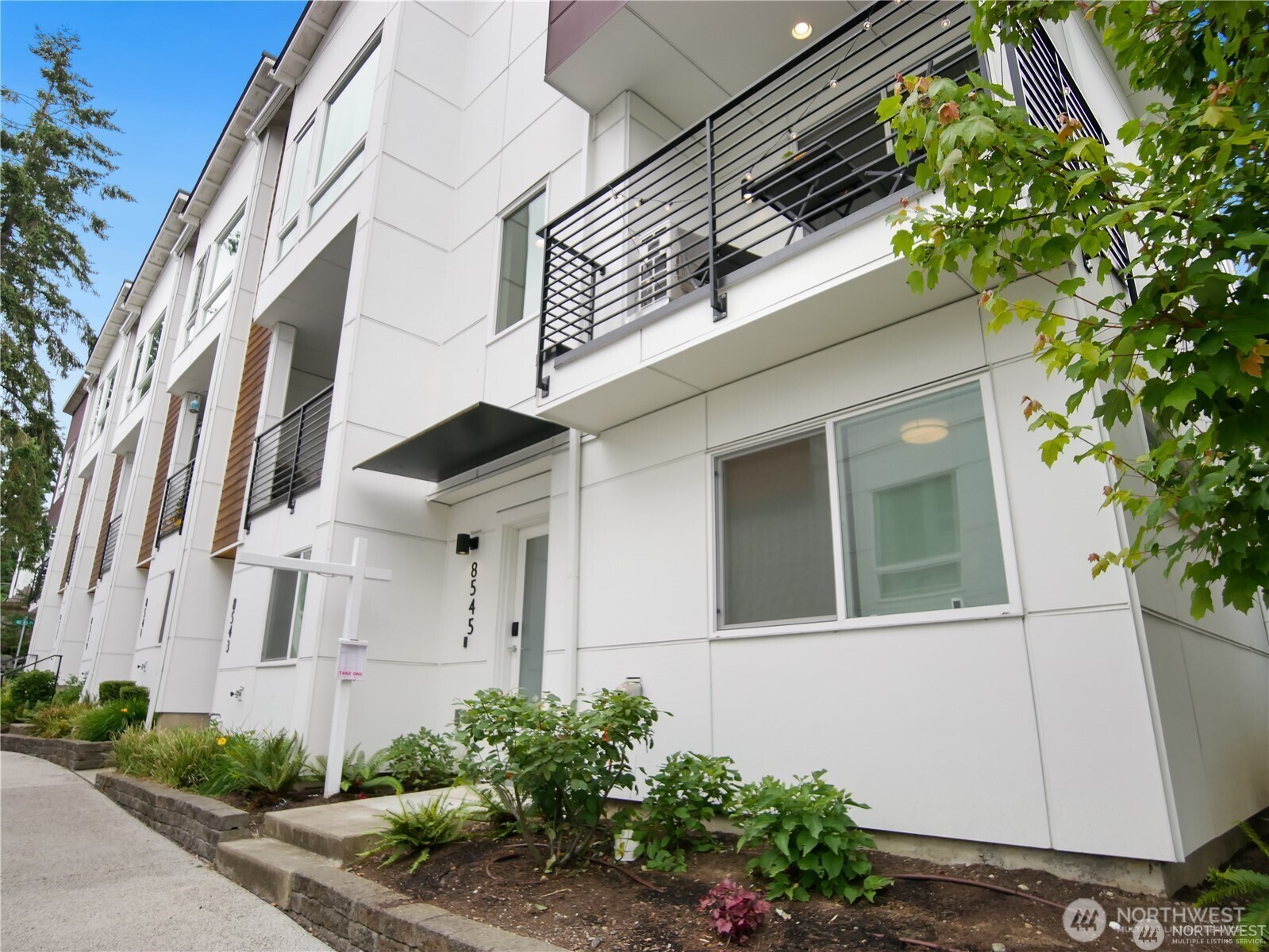 8545 22nd Place Northeast Seattle, WA 98115 - Photo 4 of 38