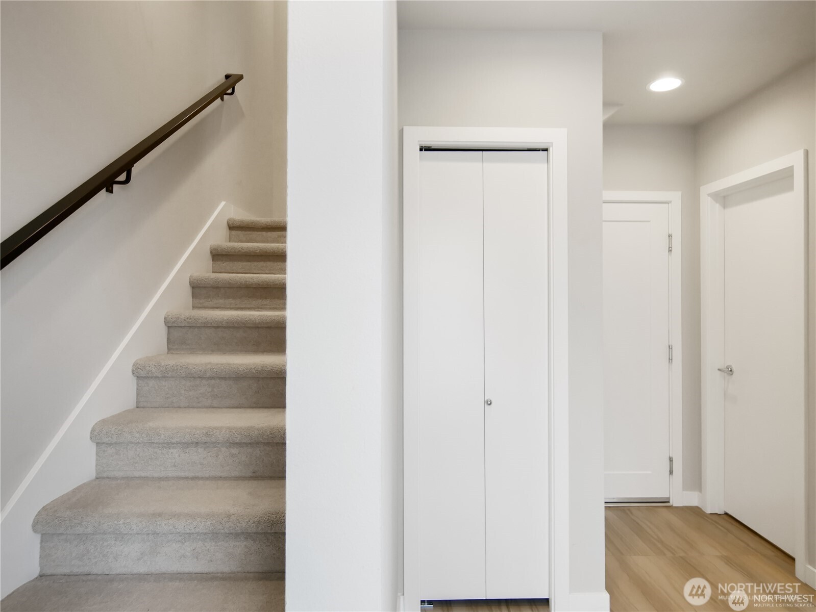 8545 22nd Place Northeast Seattle, WA 98115 - Photo 5 of 38