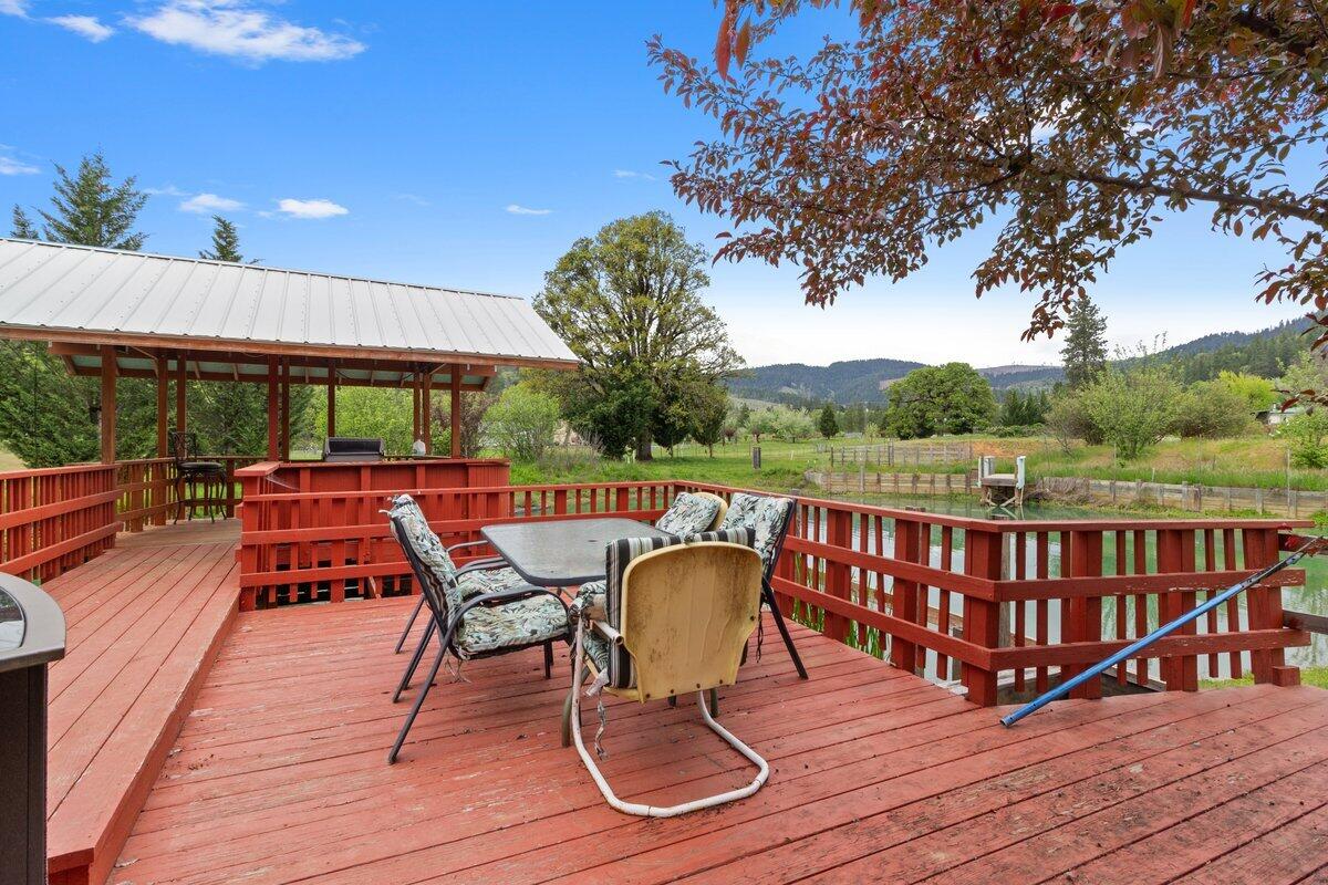 262 Barnes Way Cave Junction, OR 97523 - Photo 3 of 30 Deck off pond