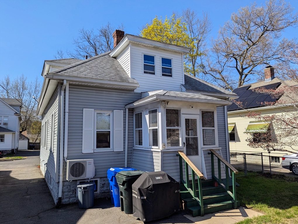 17 Utica Street Springfield, MA 01104 - Photo 4 of 37