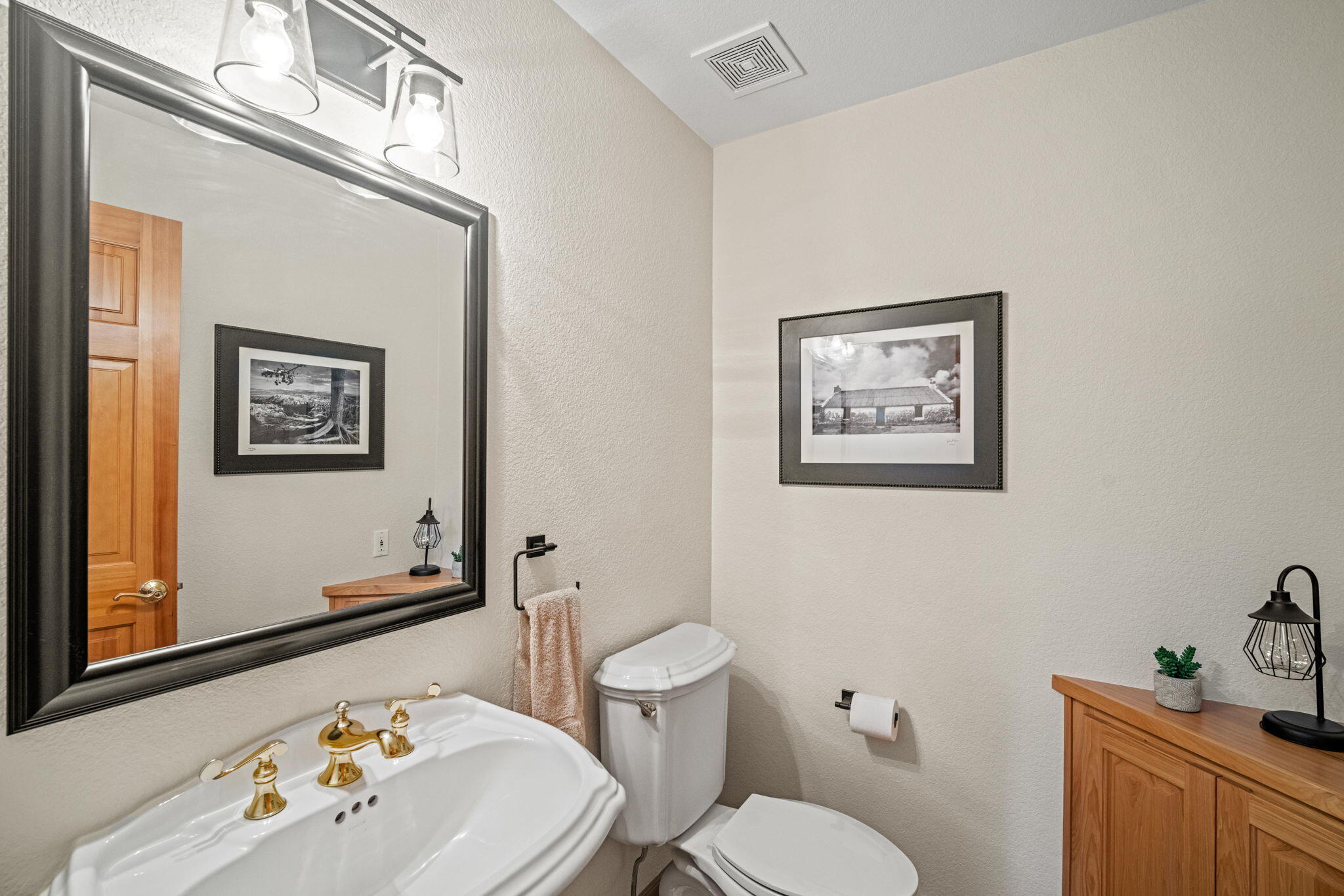 17948 Shadow Lane, Unit 7 Sunriver, OR 97707 - Photo 35 of 92 a bathroom with a toilet sink and mirror