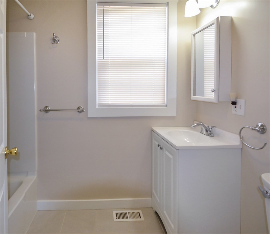 76 Brown Street, Unit 2 Waltham, MA 02453 - Photo 4 of 7