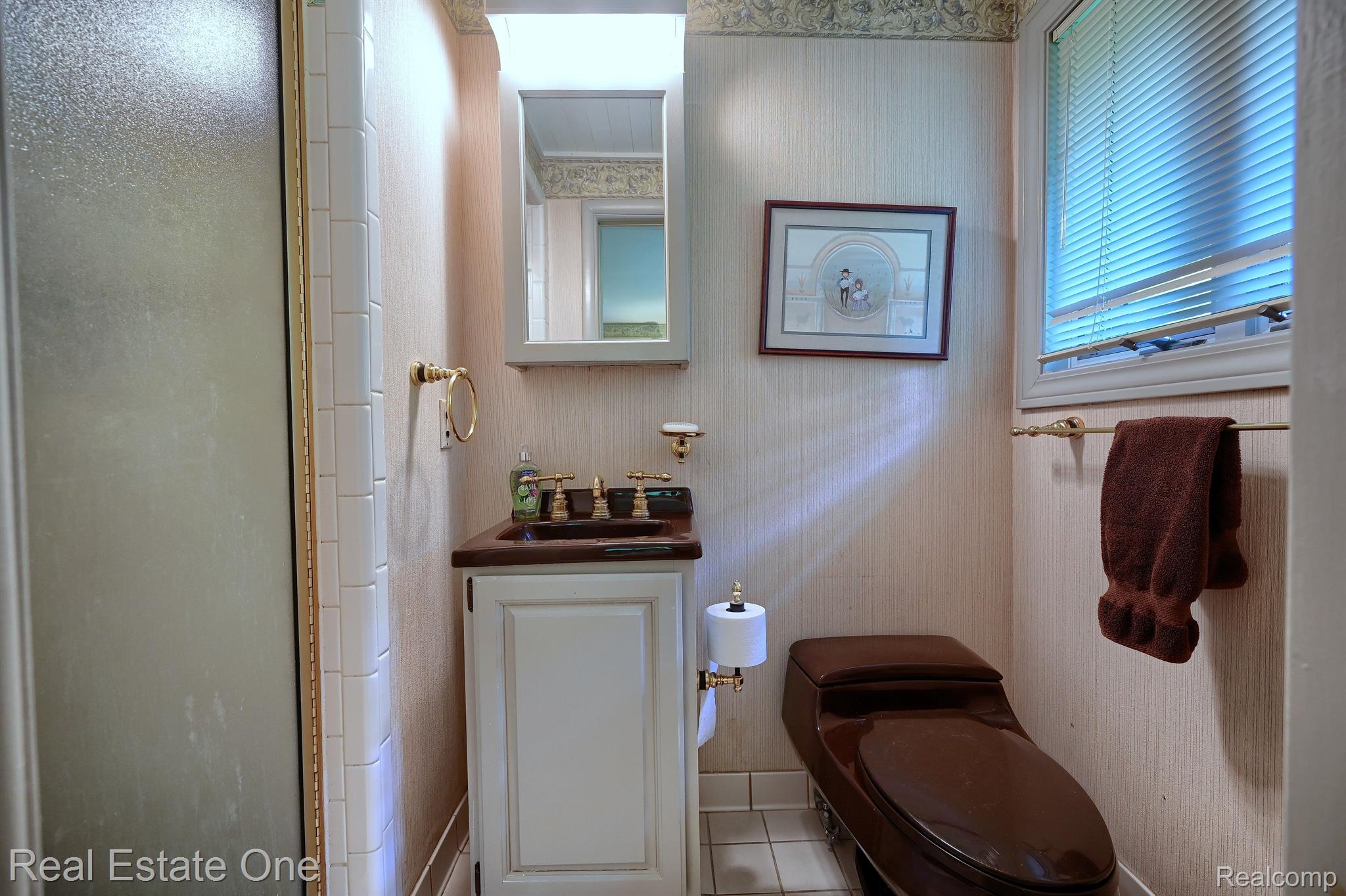 270 Wimberly Drive Rochester, MI 48306 - Photo 13 of 22 MASTER BATHROOM