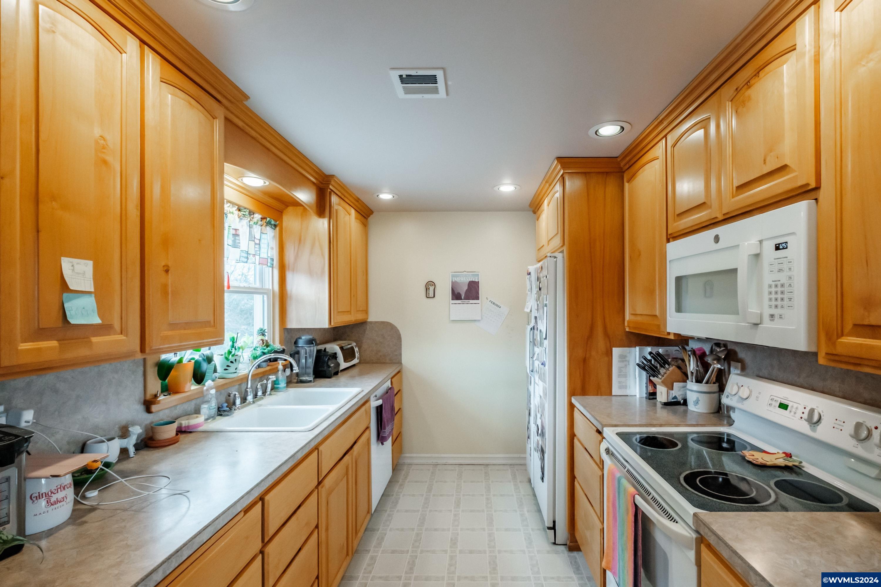 1026 Southwest 8th Avenue Albany, OR 97321 - Photo 10 of 39
