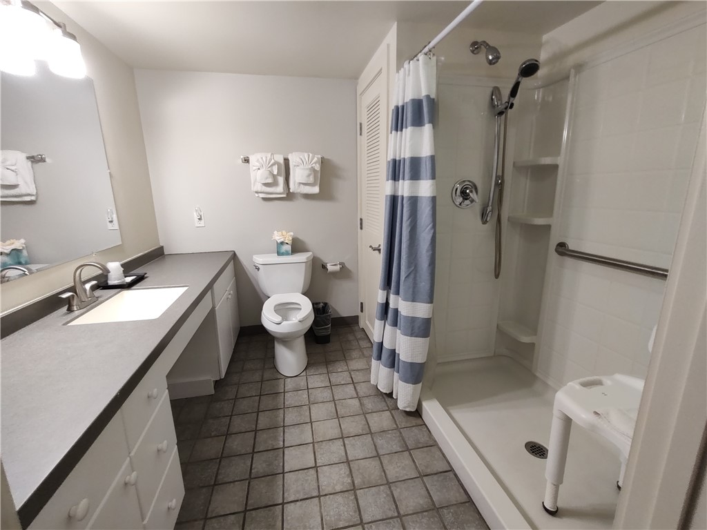 65 Ridge Road, Unit P05/W21 Newport, RI 02840 - Photo 11 of 20 Large Full Bath