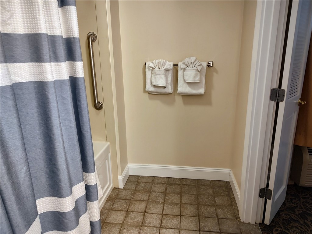 65 Ridge Road, Unit P05/W21 Newport, RI 02840 - Photo 15 of 20 Bull Bath/ Tub