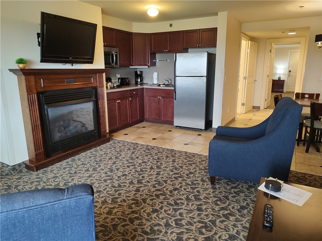 65 Ridge Road, Unit P05/W21 Newport, RI 02840 - Photo 6 of 20 LR With Gas Fireplace