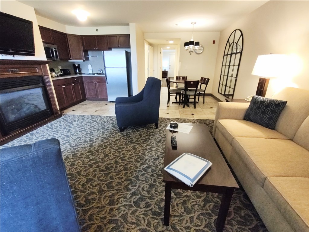 65 Ridge Road, Unit P05/W21 Newport, RI 02840 - Photo 8 of 20 Spacious Living Room