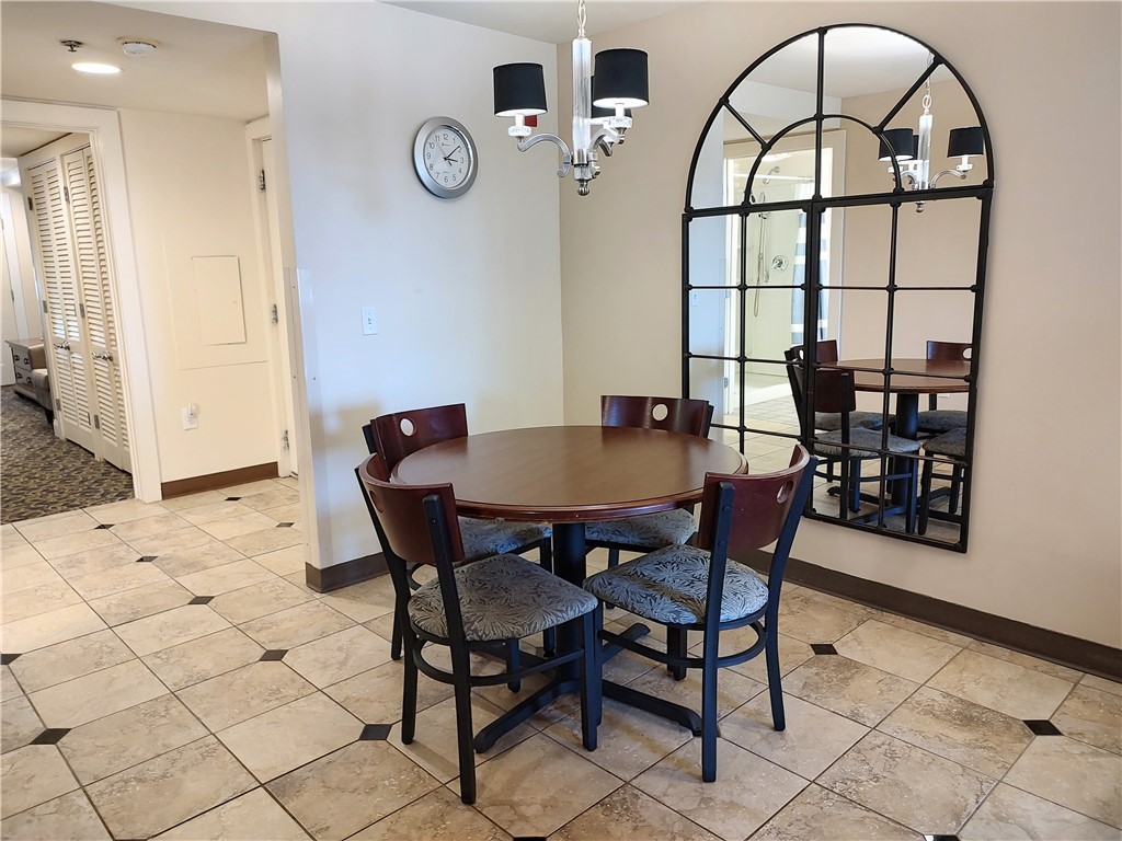 65 Ridge Road, Unit P05/W21 Newport, RI 02840 - Photo 9 of 20 Dining Area