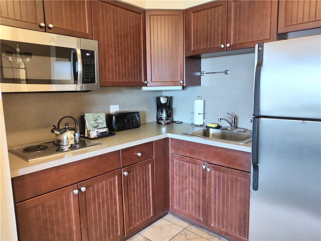 65 Ridge Road, Unit P05/W21 Newport, RI 02840 - Photo 10 of 20 Partial Kitchen